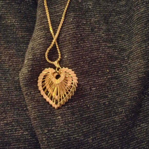 Vintage Gold Tone Wired Double Heart Pendant - Picture 4 of 8